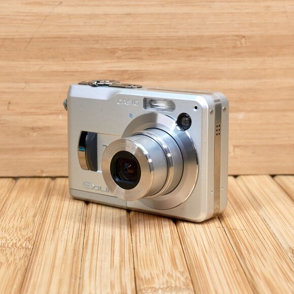 Casio Exilim EX-Z120 7.2MP Digital Camera, 3x Optical Zoom - Picture 3 of 6